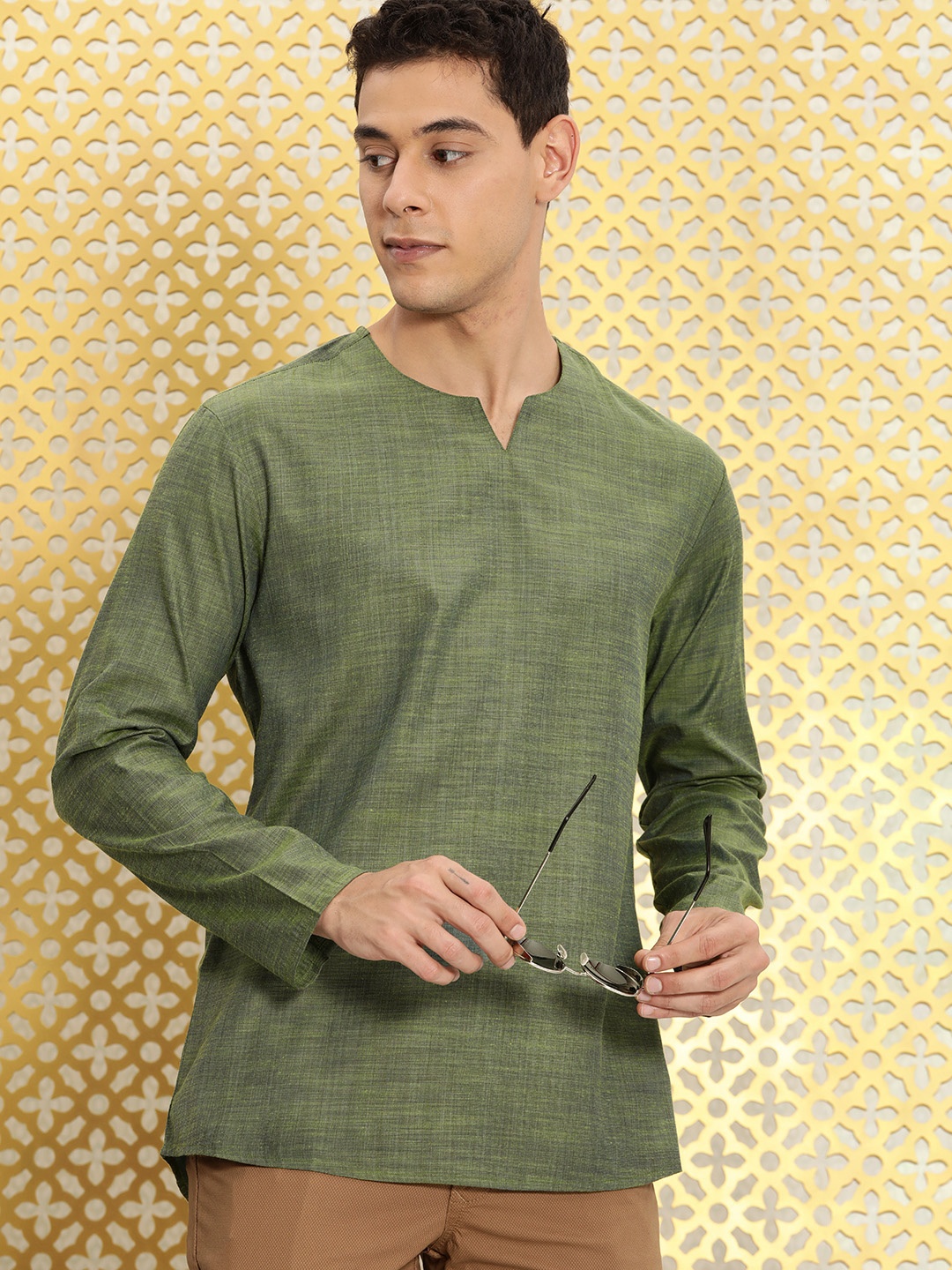 

Ode by House of Pataudi Men Olive Green Solid Rozana Kurta
