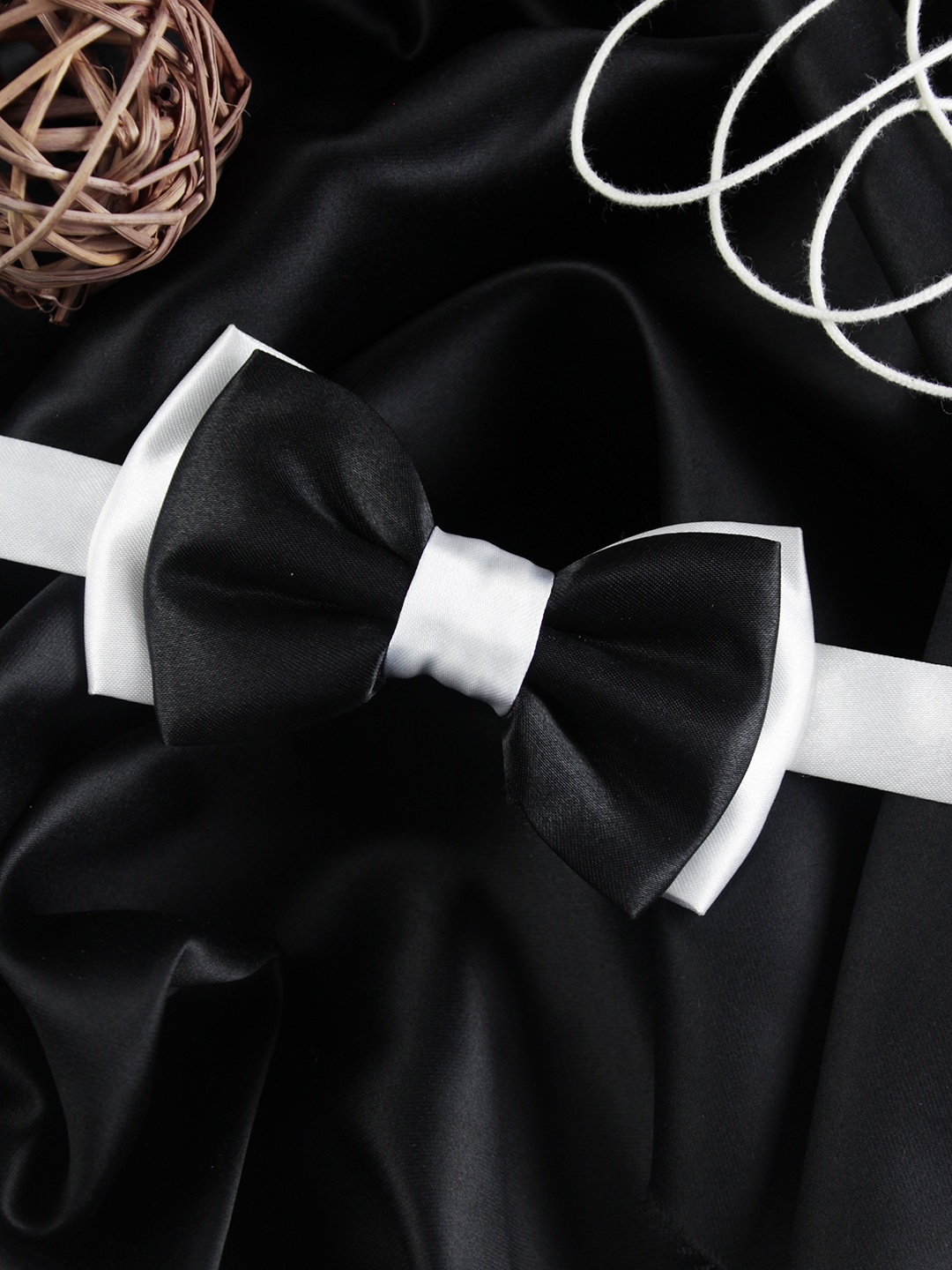 

PELUCHE Men Black & White Bow Tie