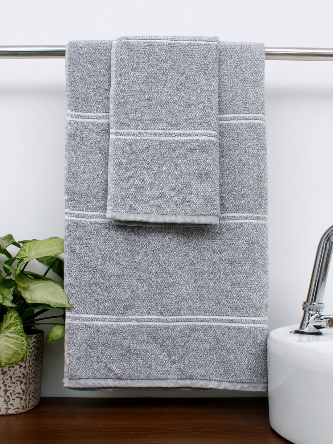 

AVI Living Set of 2 Grey Bath & Hand Towels