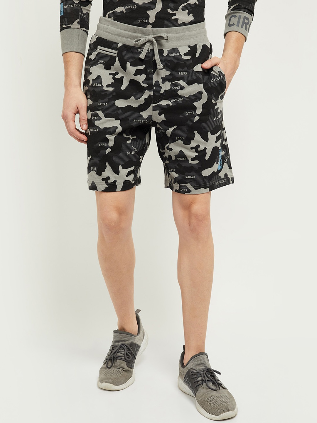 

max Men Grey Camouflage Printed Shorts