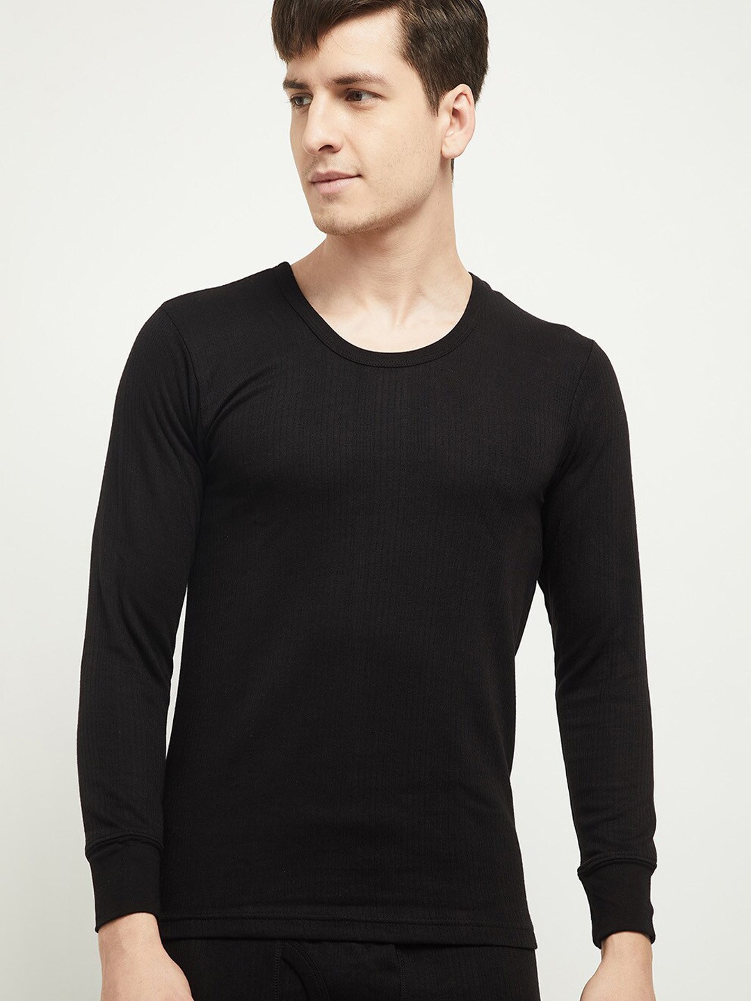 

max Men Black Solid Undershirt