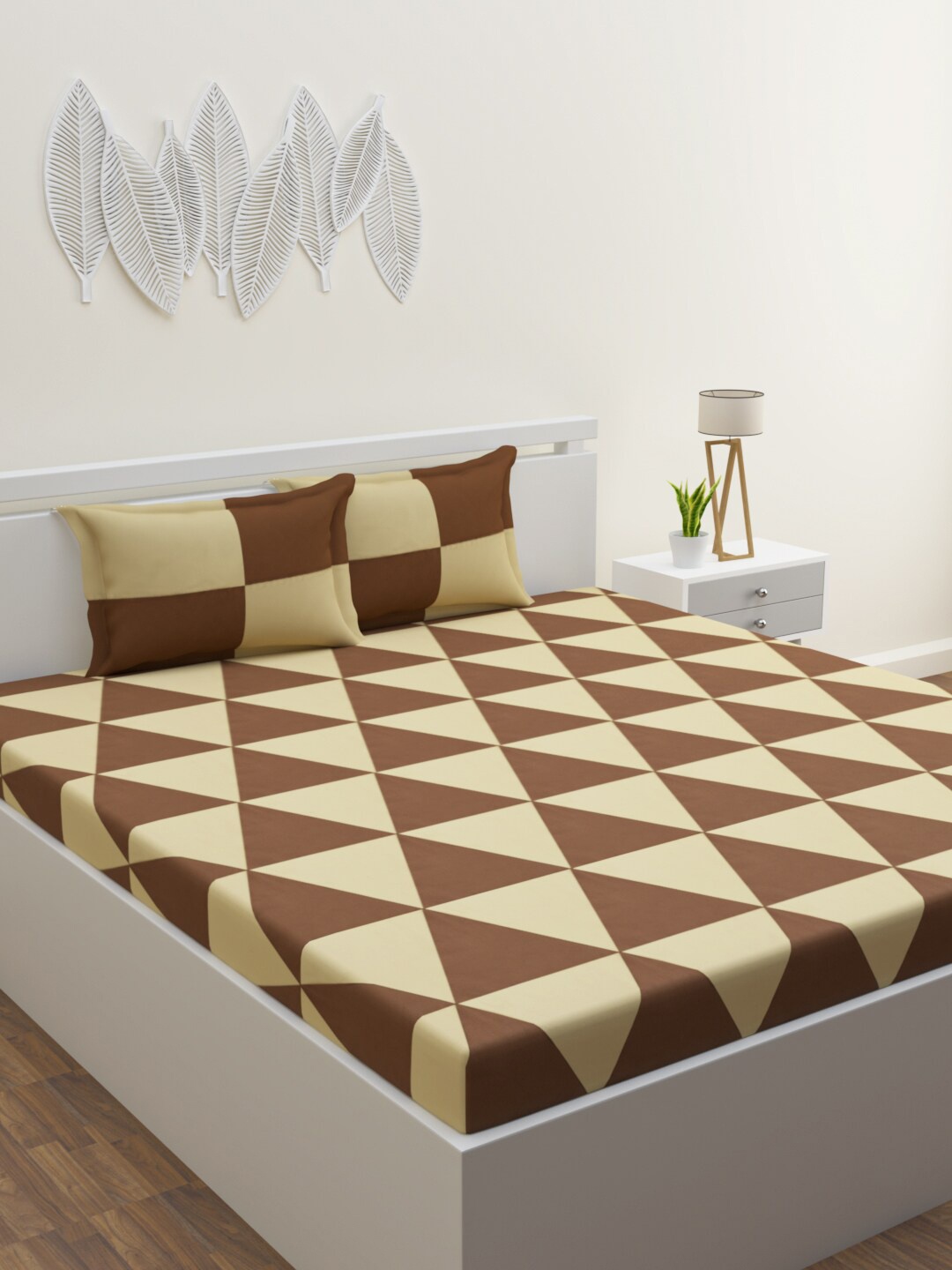 

HAPPY HUES Brown & Beige Geometric 104 TC King Bedsheet with 2 Pillow Covers