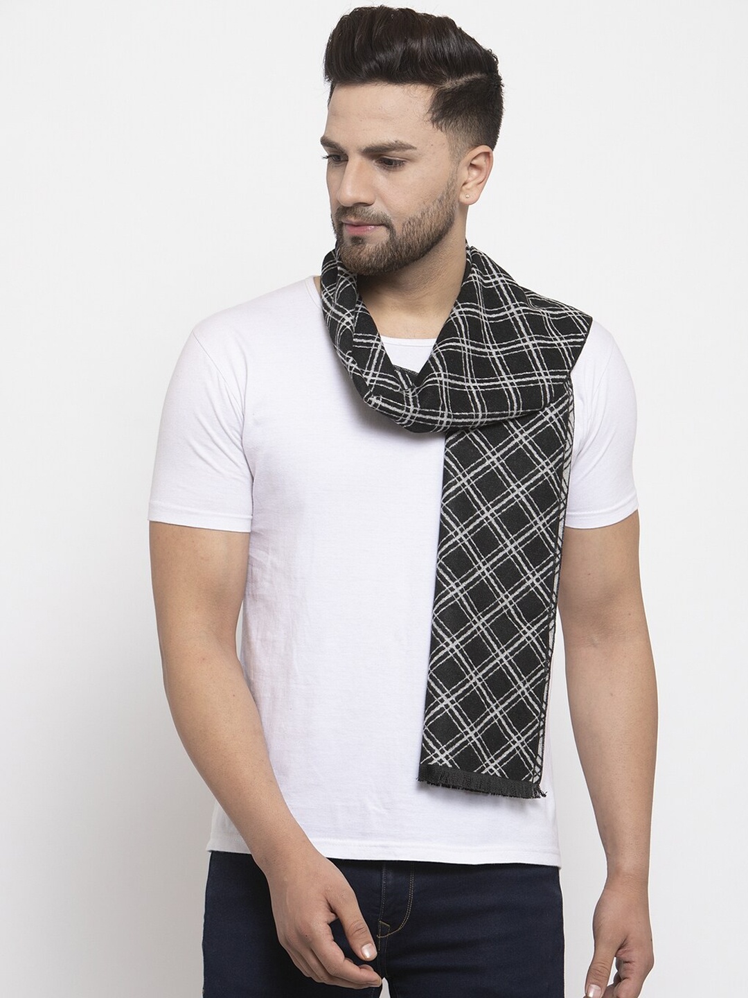 

MAXENCE Men Black & Grey Geometric Muffler