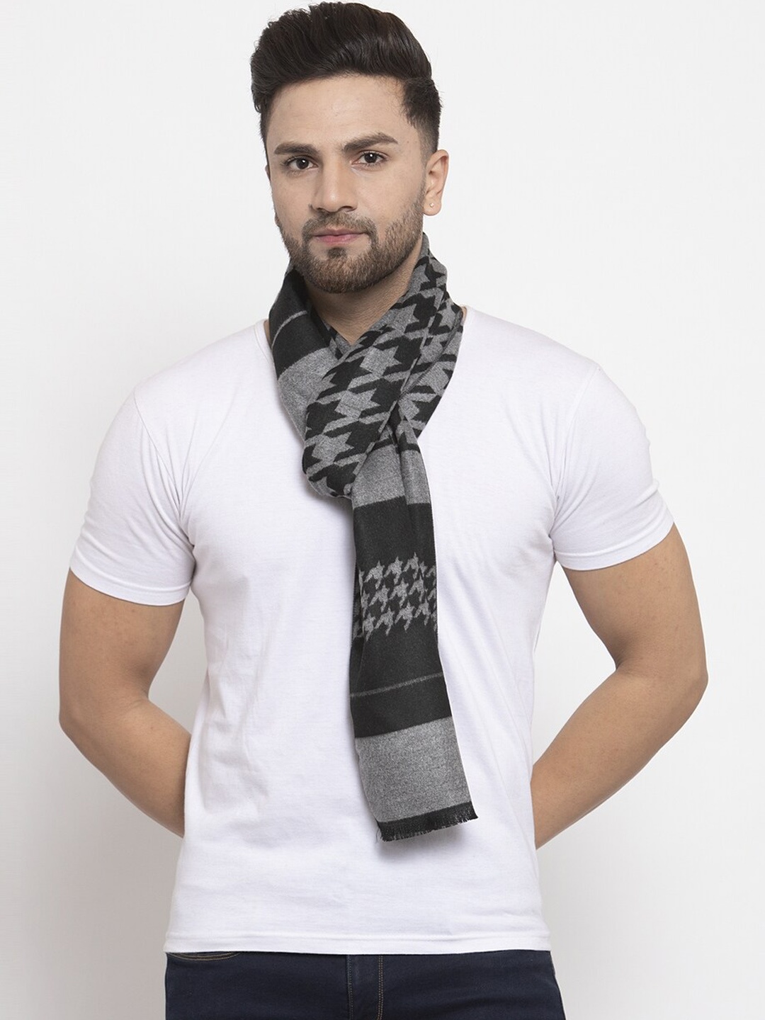 

MAXENCE Men Black and Grey Geometric Print Muffler