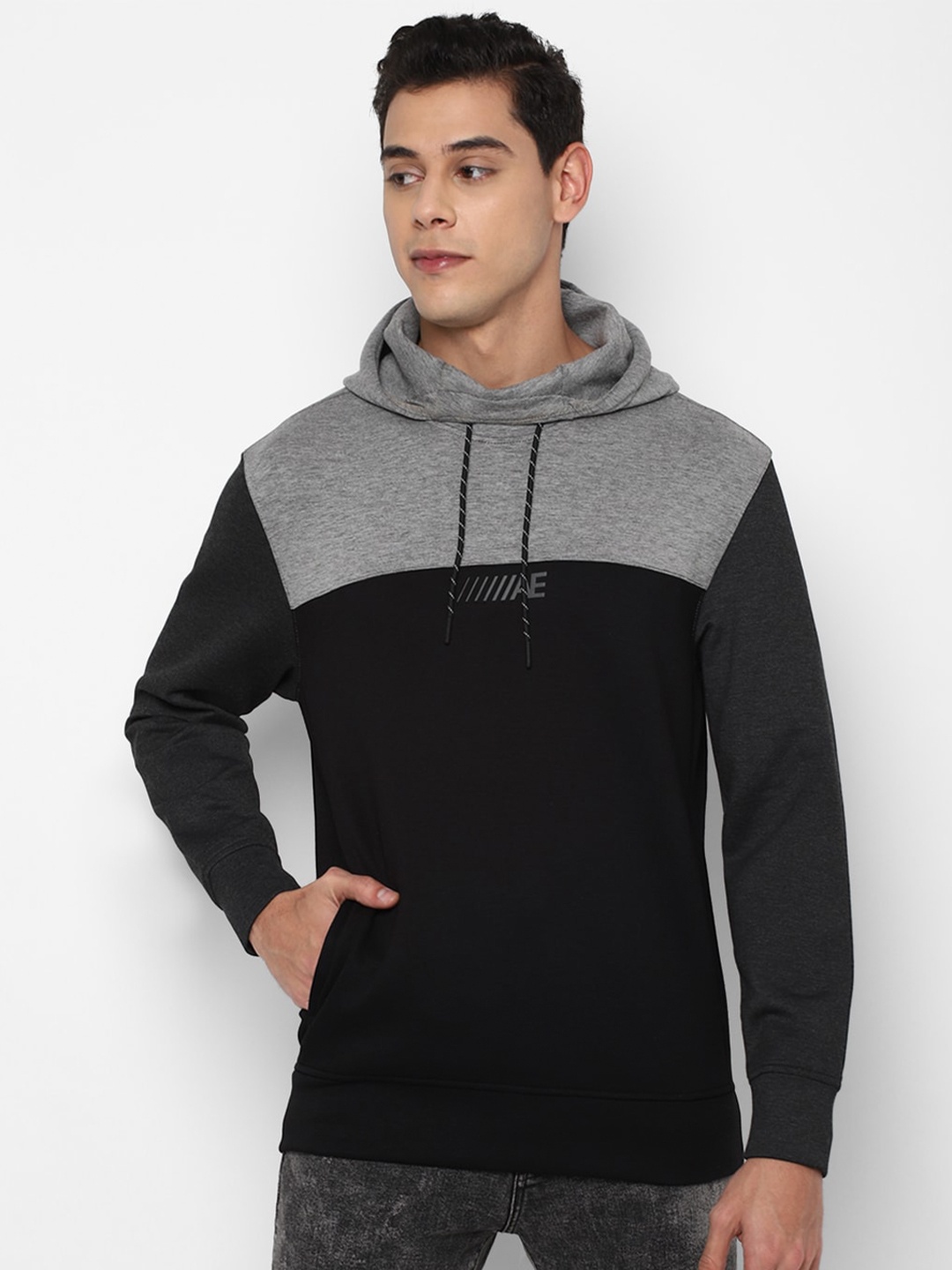 

AMERICAN EAGLE OUTFITTERS Men Grey Colourblocked Hooded Sweatshirt