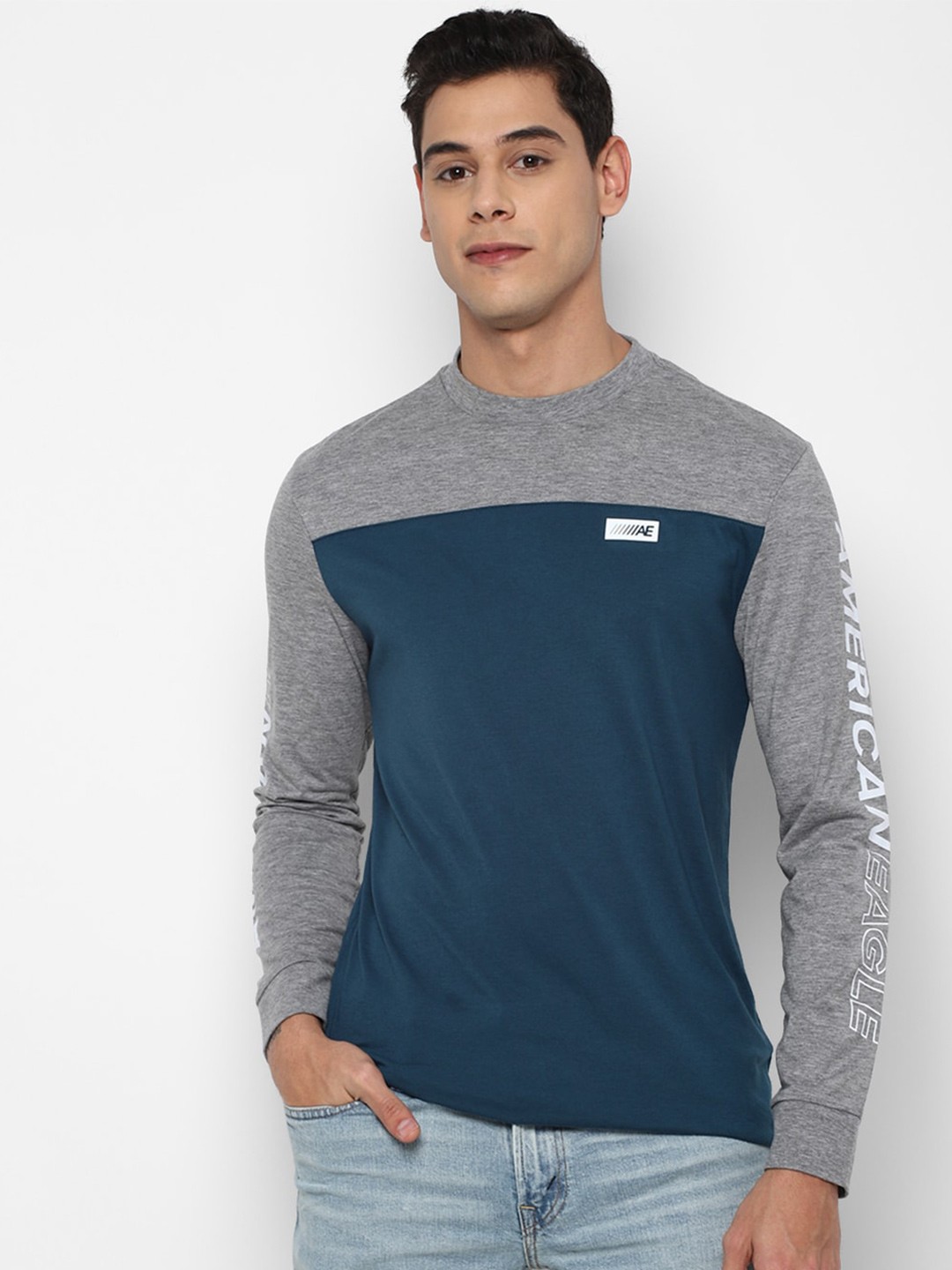 

AMERICAN EAGLE OUTFITTERS Men Blue Colourblocked T-shirt