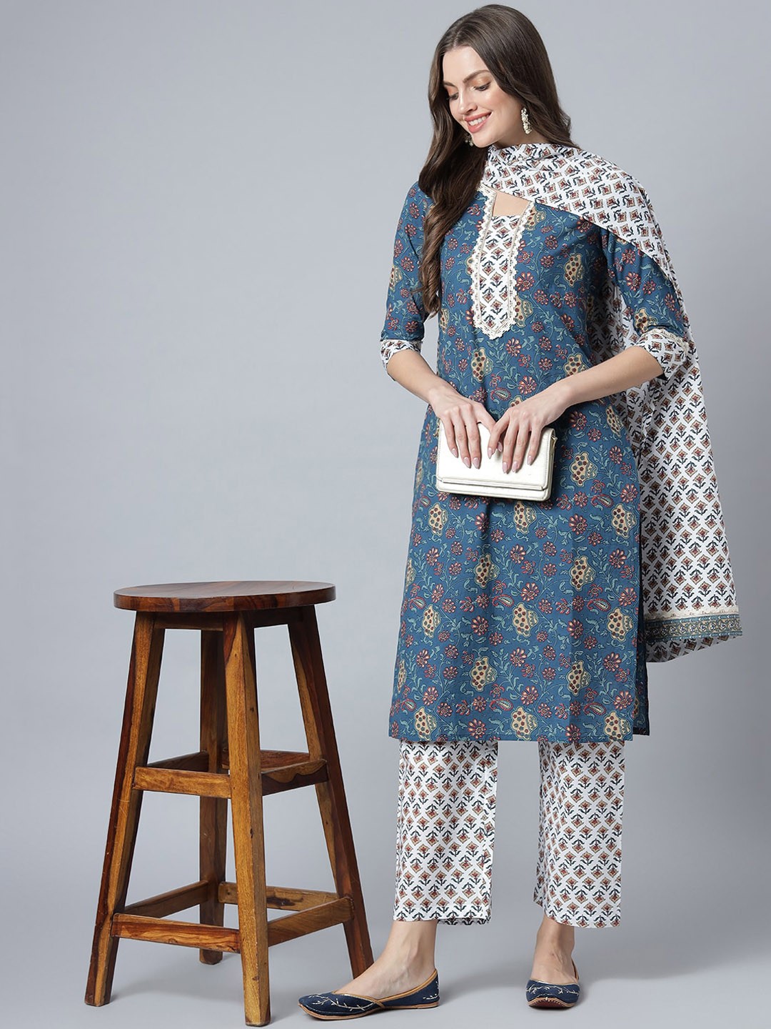 

Khushal K Women Blue Floral Printed Pure Cotton Kurta with Trousers & With Dupatta