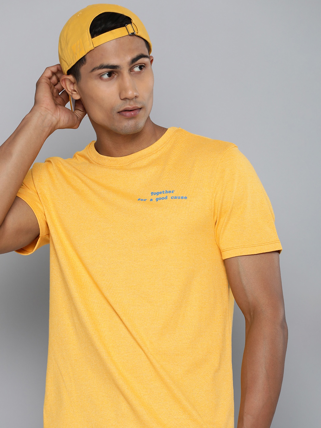

Harvard Men Yellow & Blue Typography Printed Slim Fit Casual T-shirt