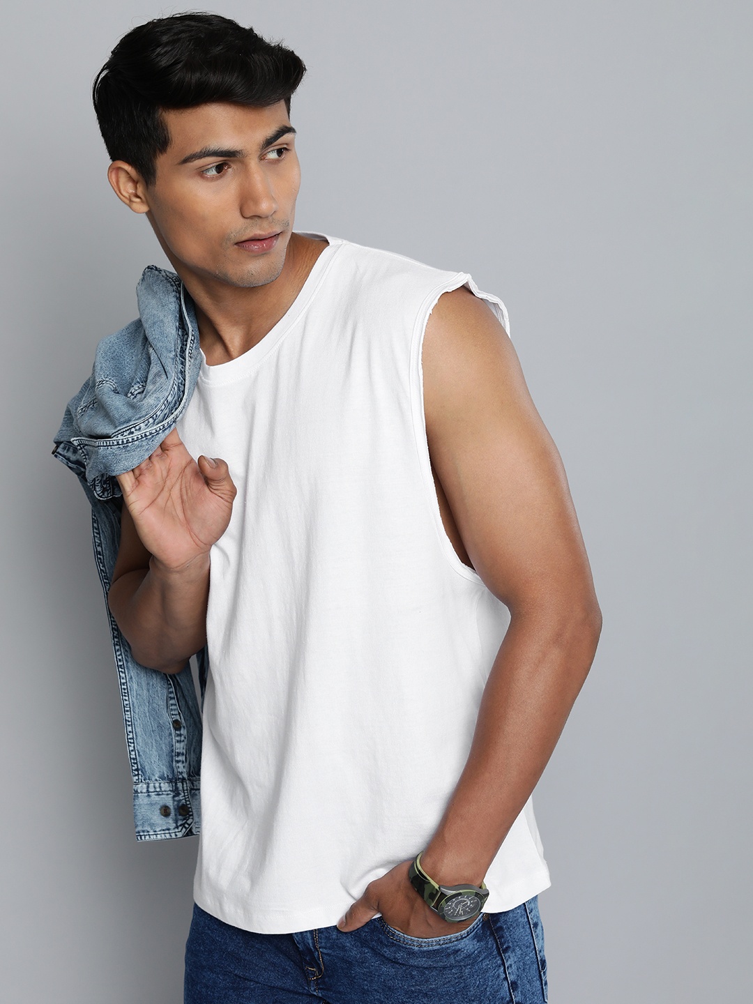 

Harvard Men White Solid Round Neck T-shirt