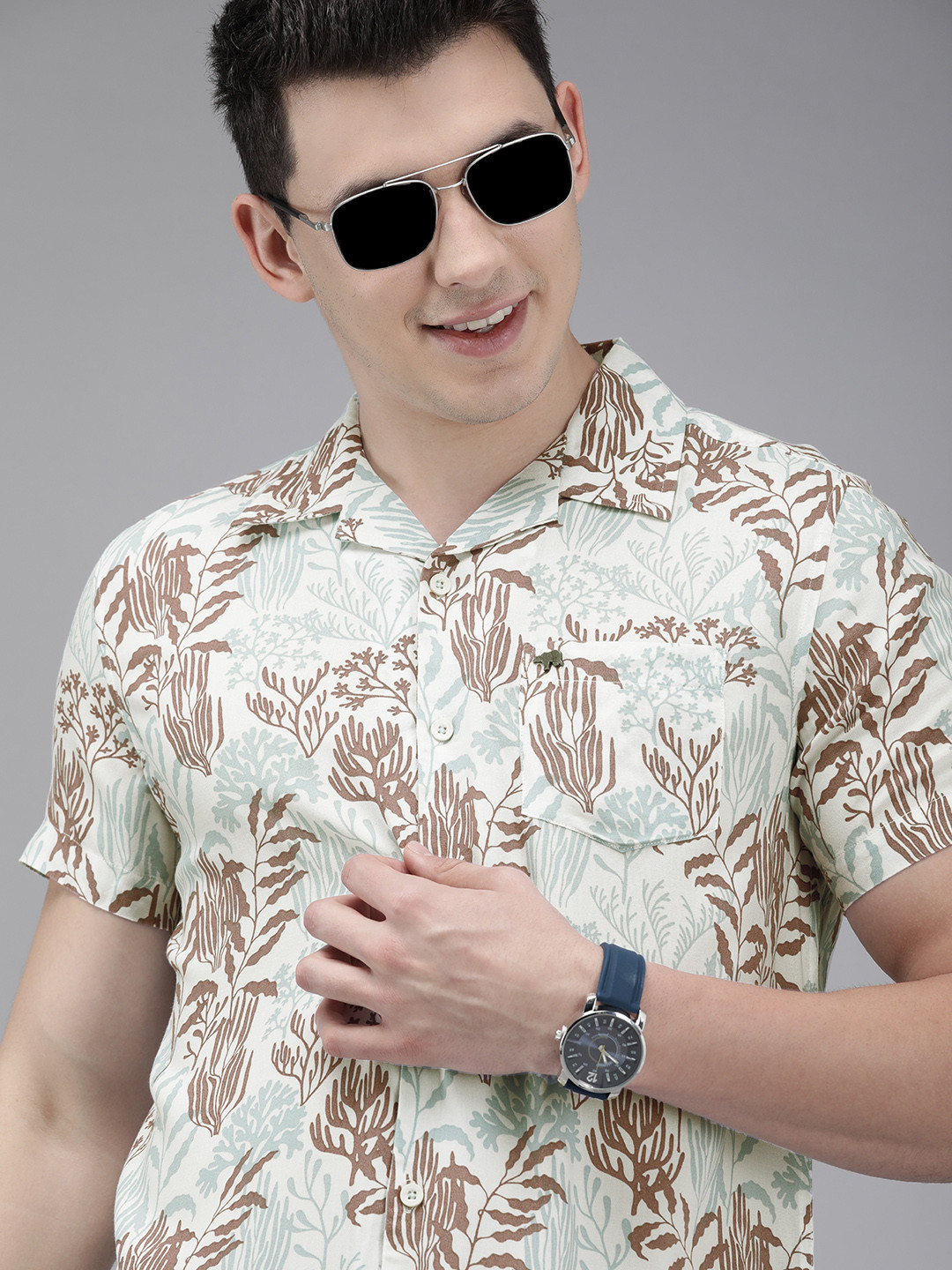 

THE BEAR HOUSE Men White & Blue Tropical Printed Classic Slim Fit Casual Shirt