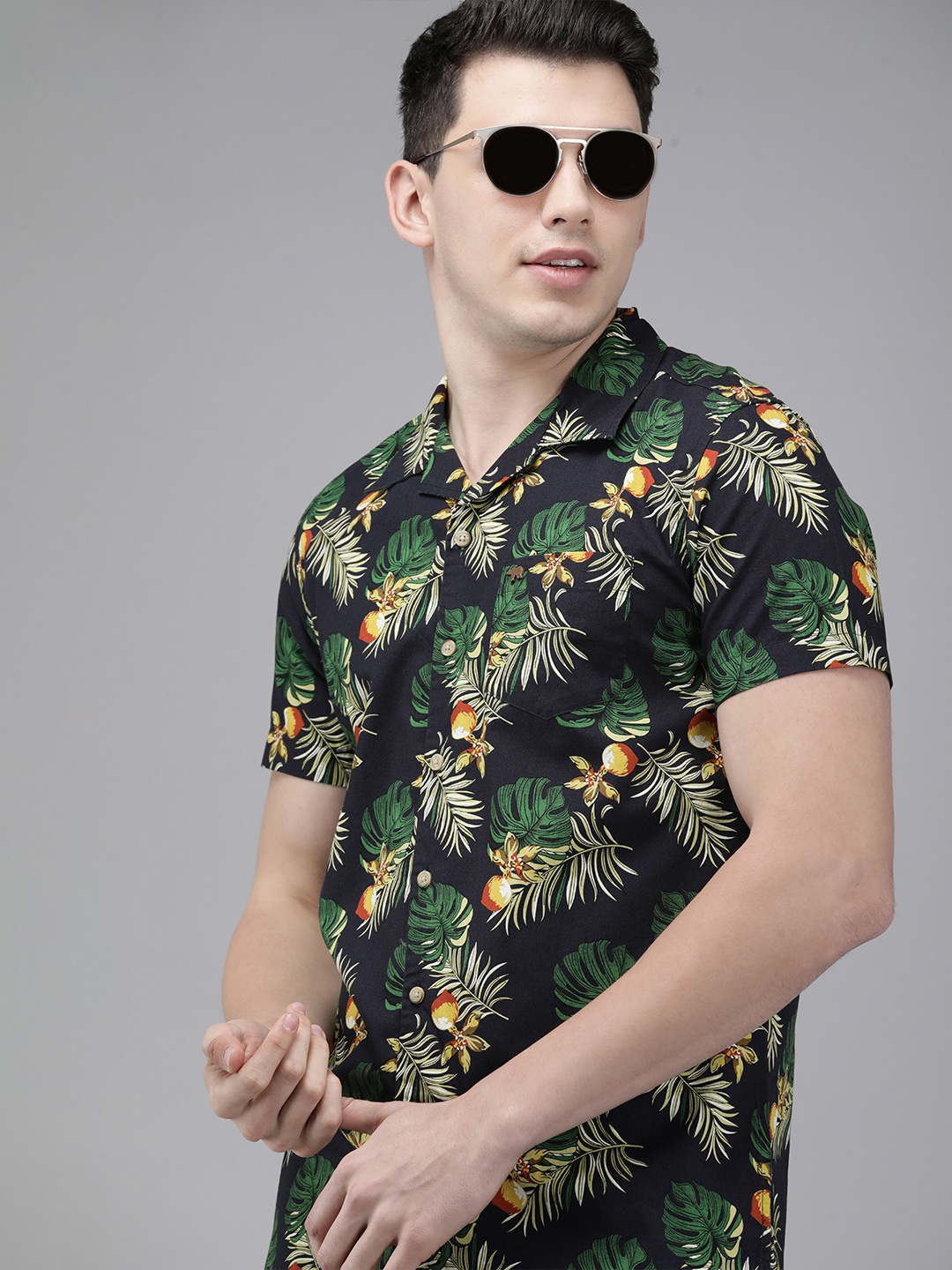 

THE BEAR HOUSE Men Navy Blue & Green Classic Slim Fit Tropical Printed Cotton Shirt