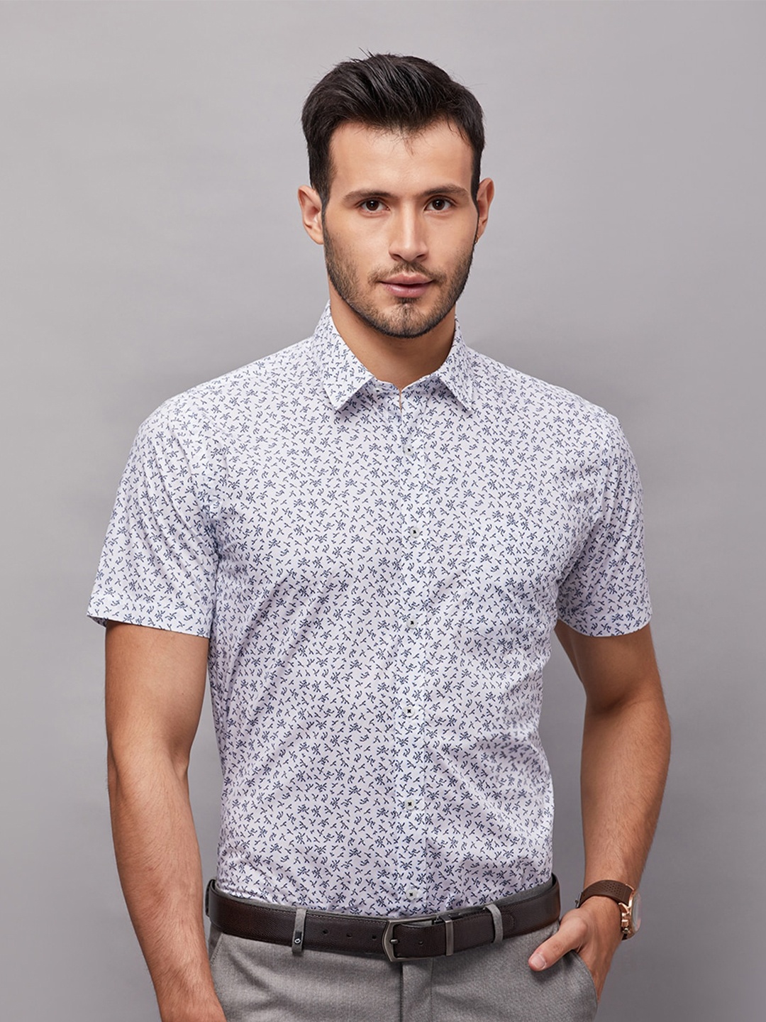 

Oxemberg Men Off White Classic Slim Fit Floral Printed Cotton Formal Shirt