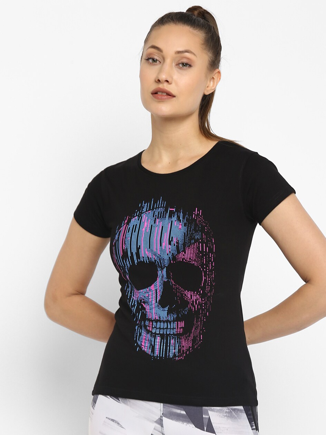 

appulse Women Black Printed Slim Fit Cotton T-shirt