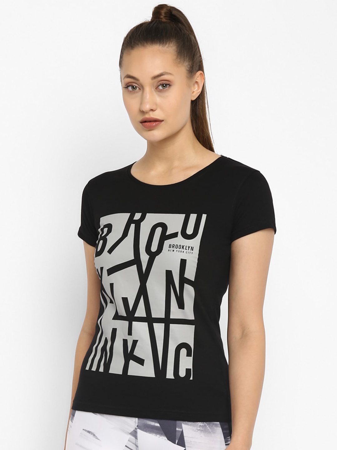 

appulse Women Black Typography Printed Slim Fit Running T-shirt