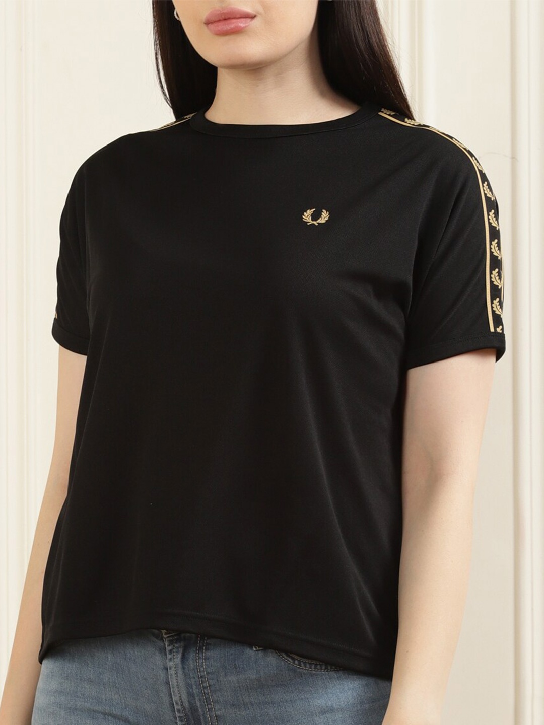 

Fred Perry Black Extended Sleeves Pure Cotton Boxy Top