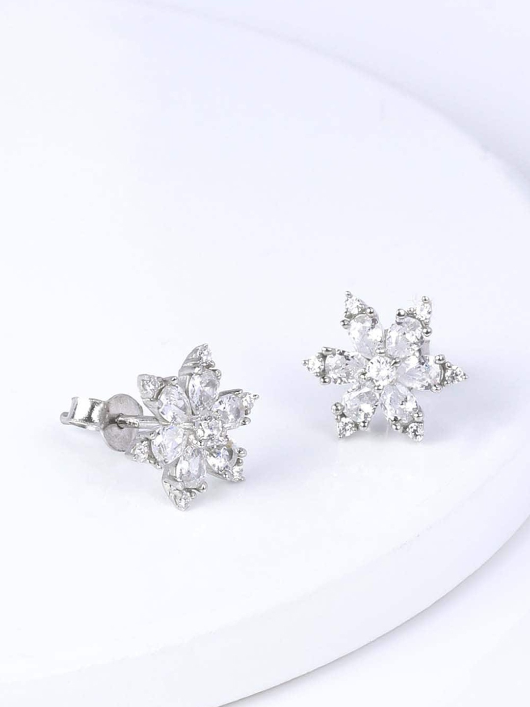 

GIVA 925 Silver Flowery Snowflake Studs