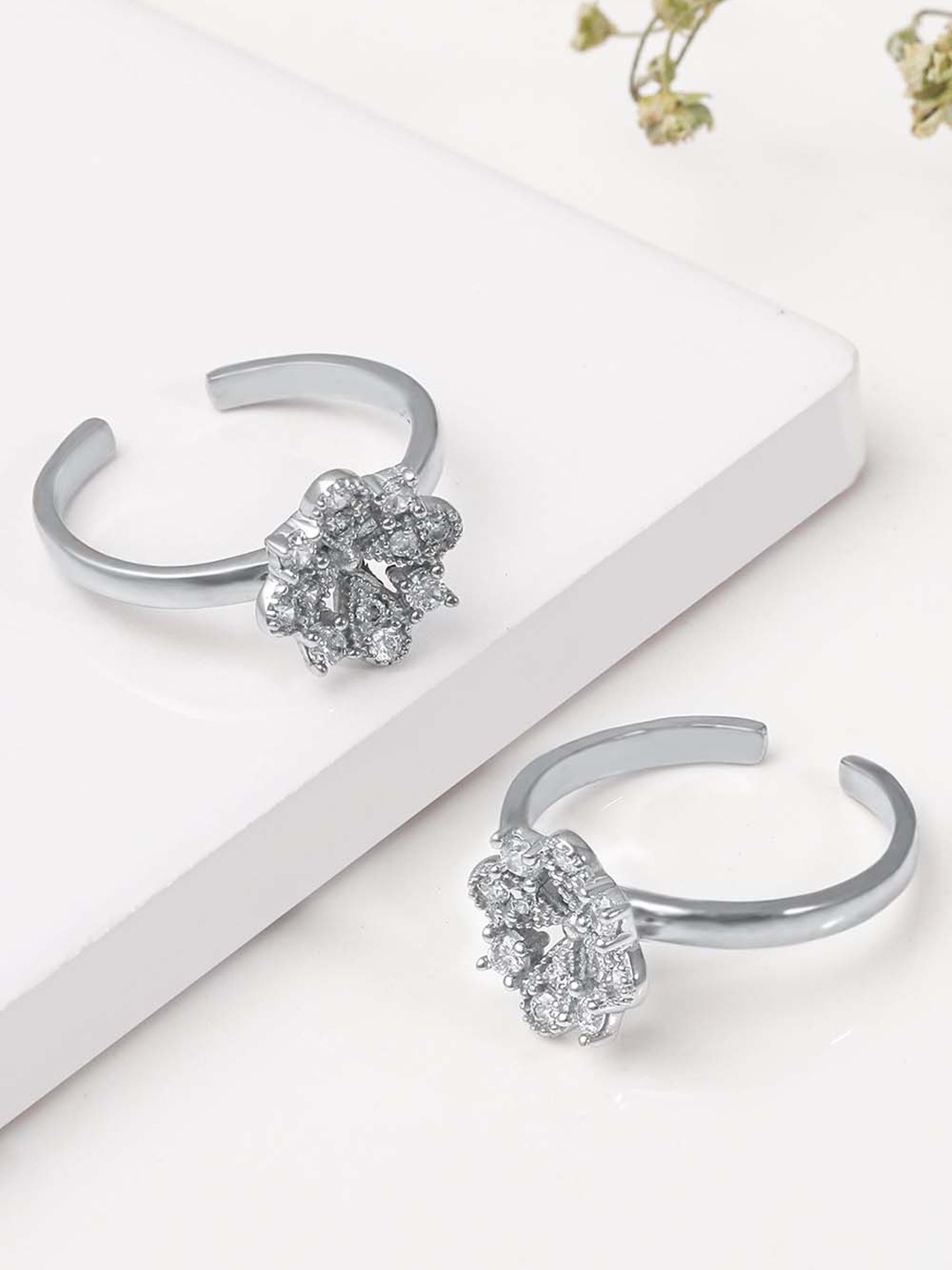 

GIVA 925 Sterling Silver White CZ-Studded Shimmer Flower Toe Ring