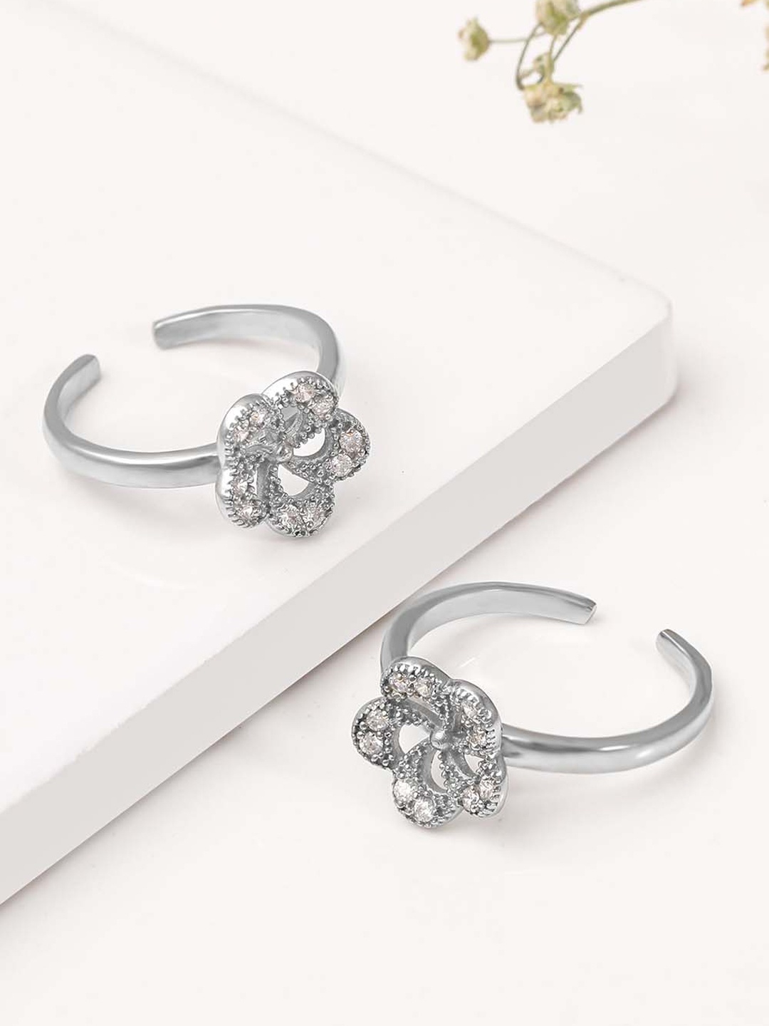 

GIVA 925 Sterling Silver Rhodium Plated Flower Toe Rings