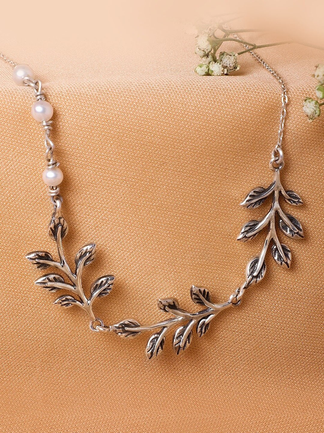 

GIVA 925 Sterling Silver Leaves Necklace