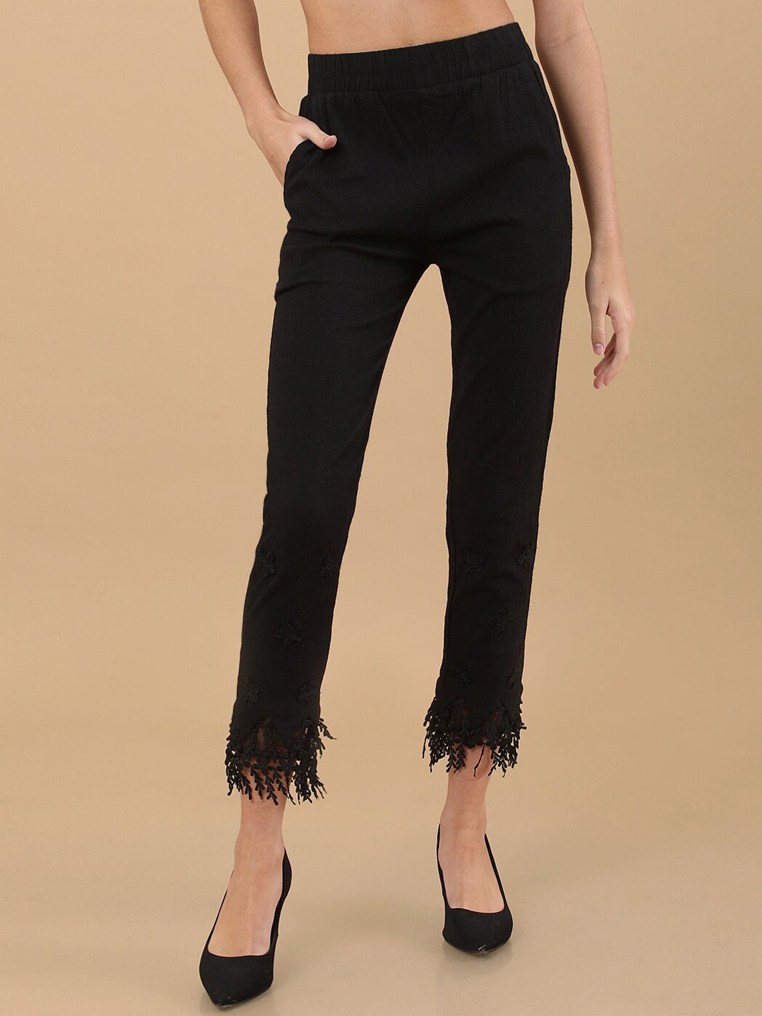 

Soch Women Black Solid Skinny Fit Regular Trousers