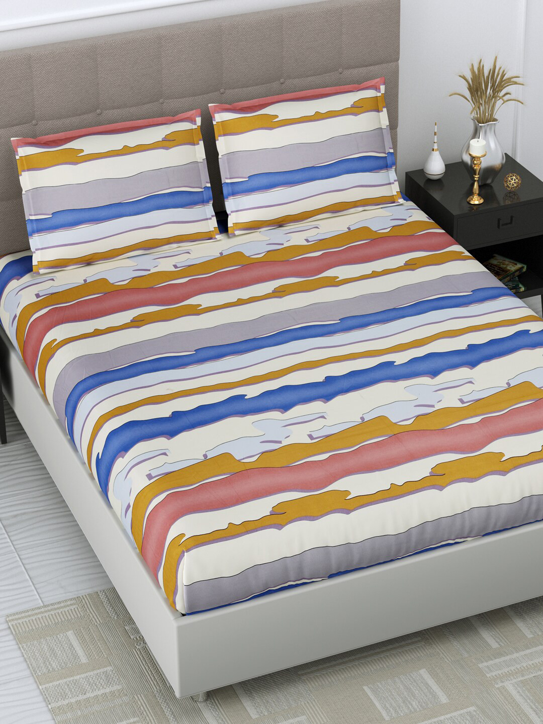 

DREAM WEAVERZ Cream-Coloured & Blue 250 TC King Bedsheet with 2 Pillow Covers