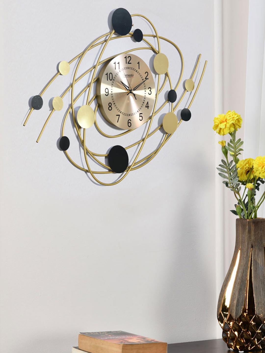 

Athome by Nilkamal Gold-Toned & Black Textured Contemporary Analogue Wall Clock
