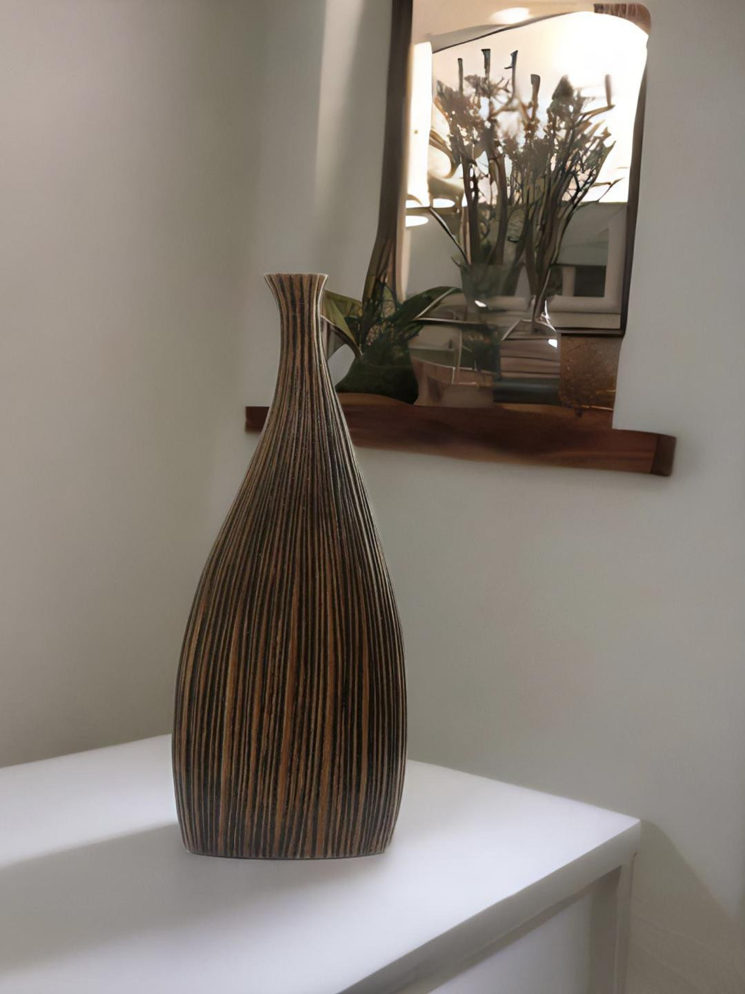 

Athome by Nilkamal Brown & Black Textured Vase