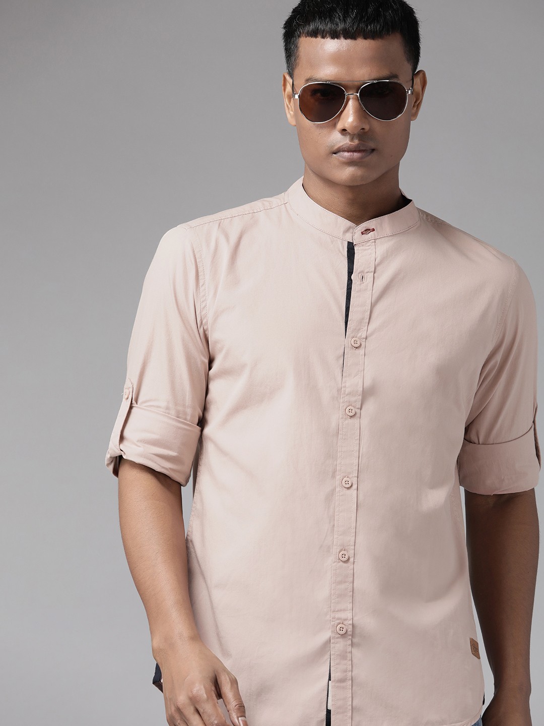 

The Roadster Lifestyle Co. Men Dusty Pink Pure Cotton Solid Casual Shirt