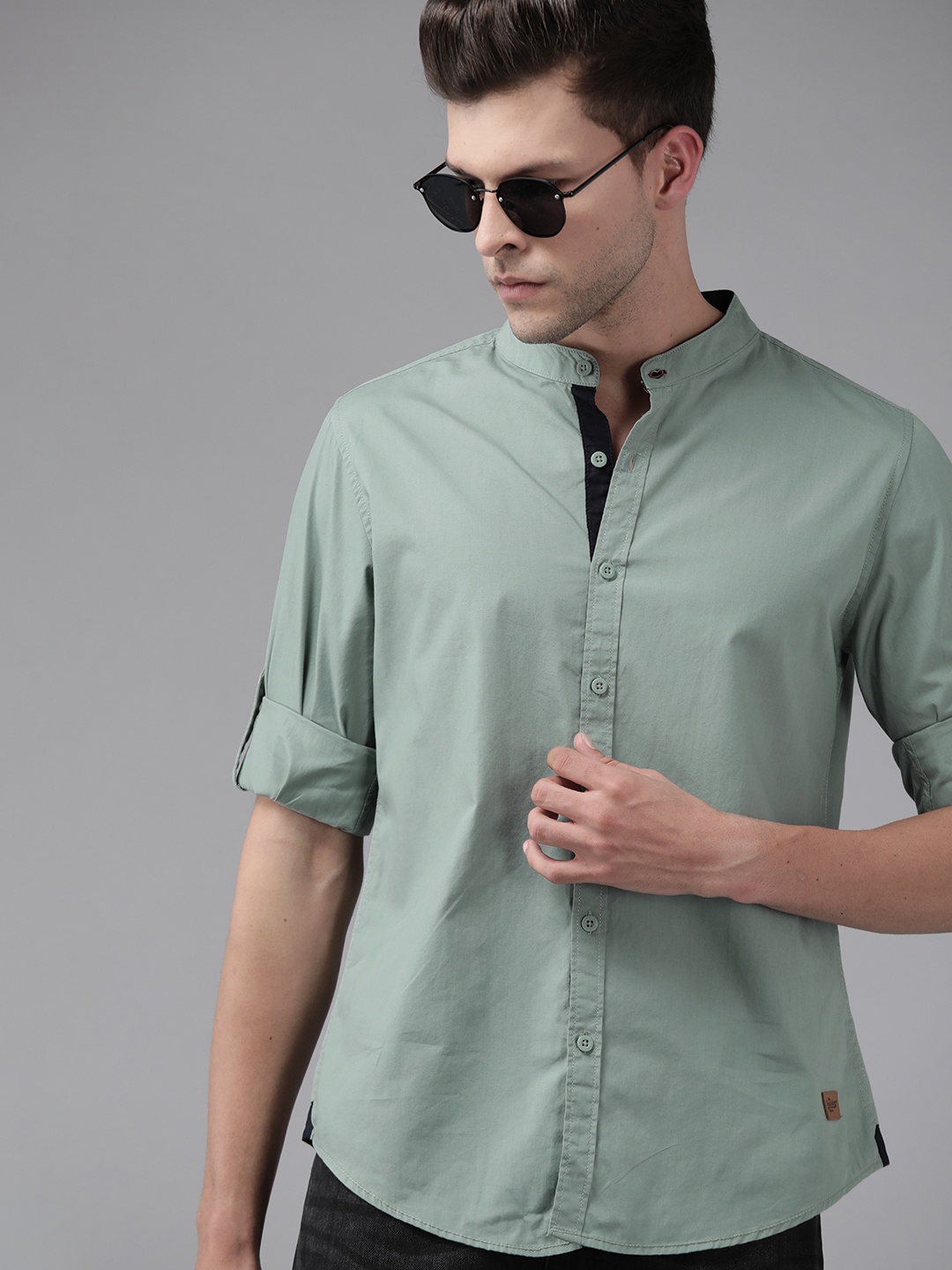 

Roadster Men Green Pure Cotton Solid Casual Shirt