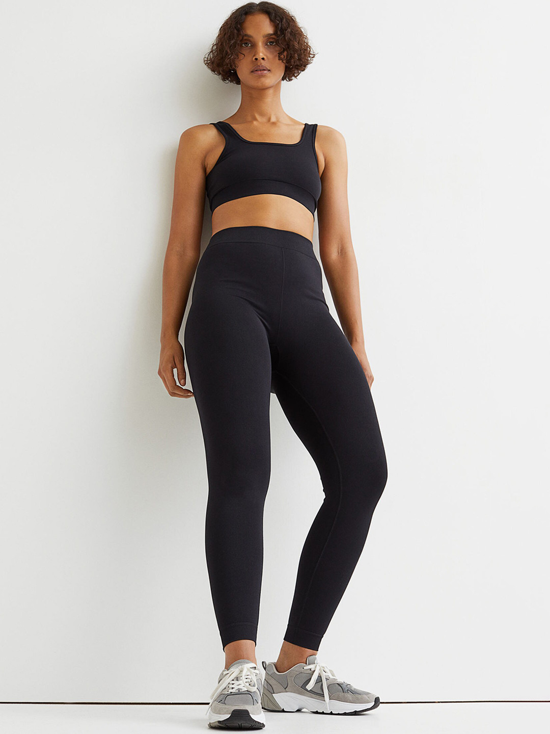 

H&M Women Black Solid Seamless Sports Tights