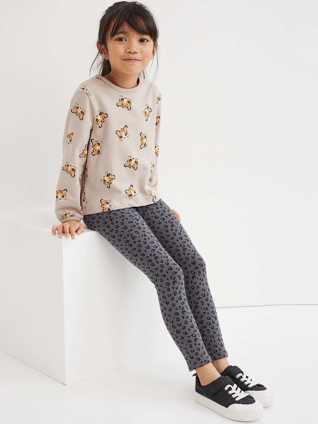 

H&M Girls Grey Printed Leggings with Brushed Inside