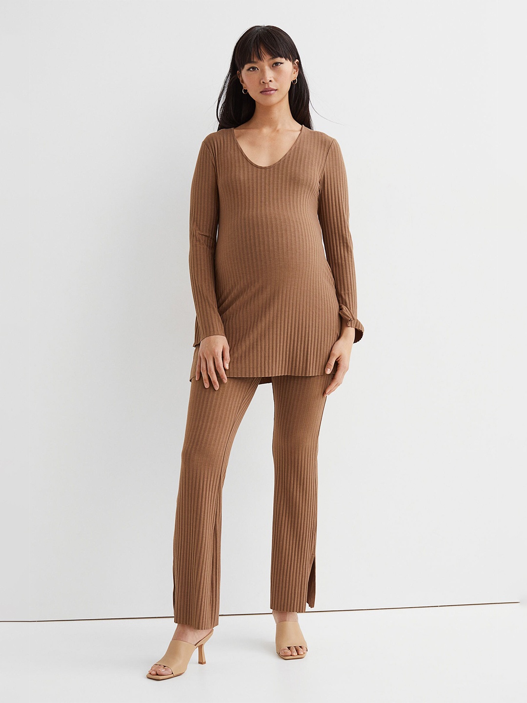 

H&M MAMA Brown Slit-Cuff Ribbed Top