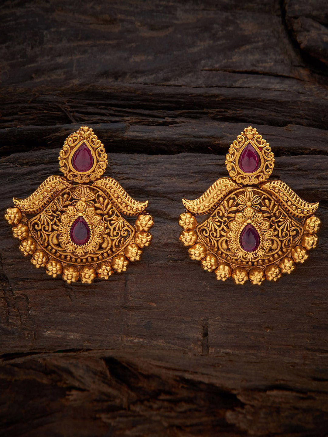 

Kushal's Fashion Jewellery Gold-Plated & Pink Teardrop Shaped Drop Earrings