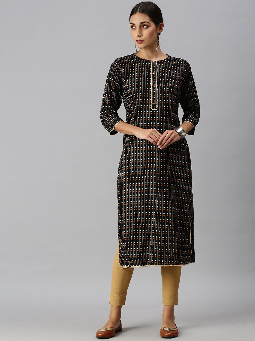 

SHOWOFF Women Black Geometric Printed Thread Work Kurta