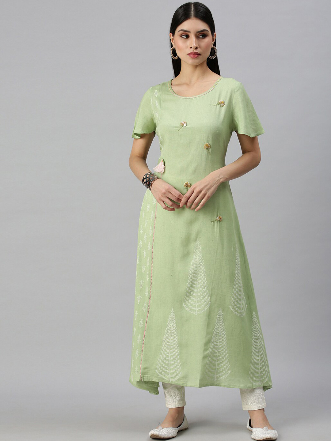 

SHOWOFF Women Green Thread Work Kurta