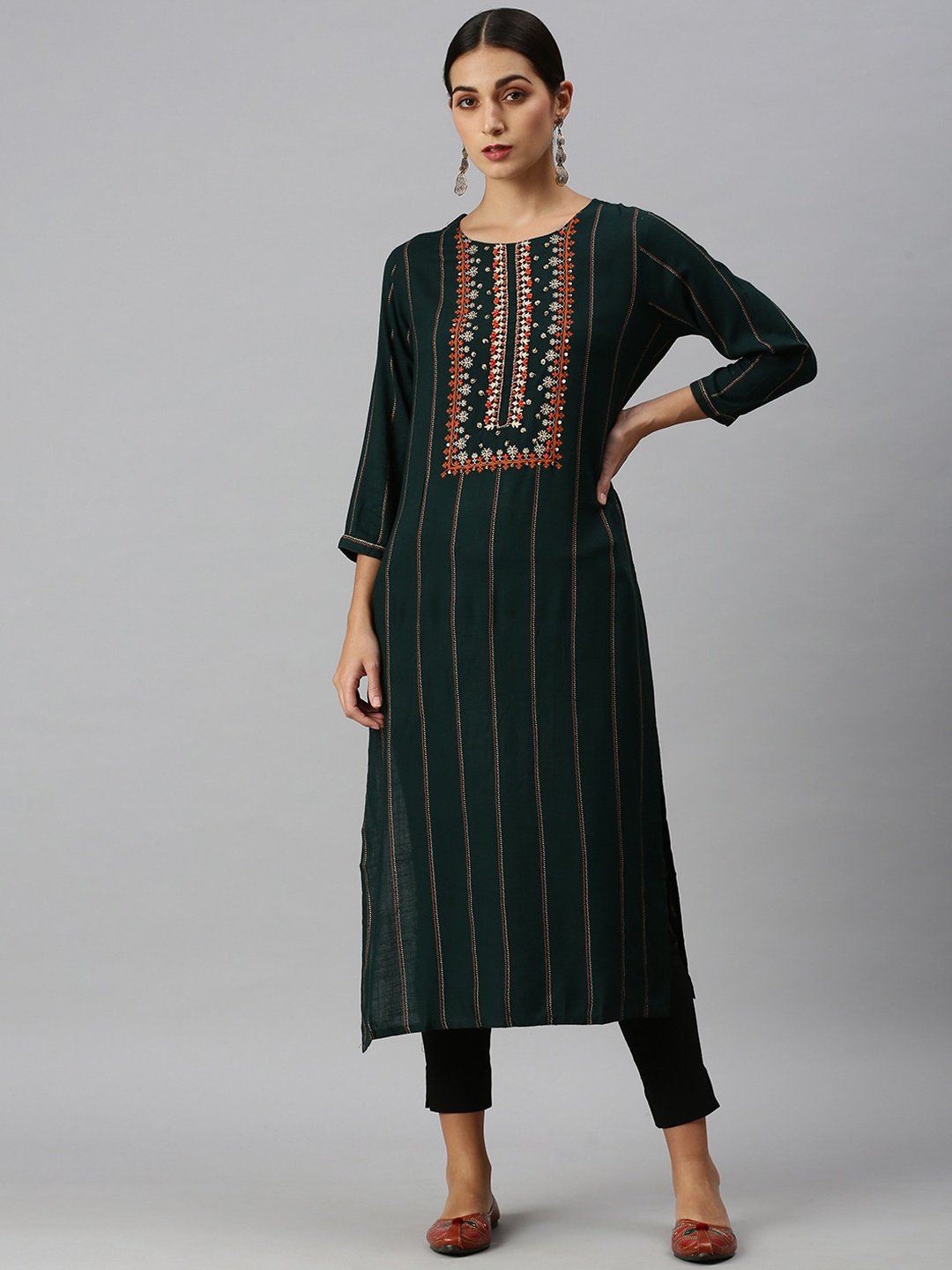 

SHOWOFF Women Green Geometric Embroidered Thread Work Anarkali Kurta