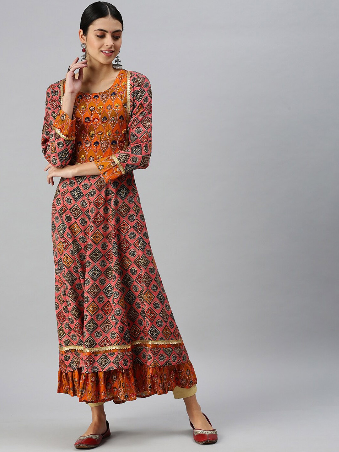 

SHOWOFF Women Pink Ethnic Motifs Printed Thread Work Kurta