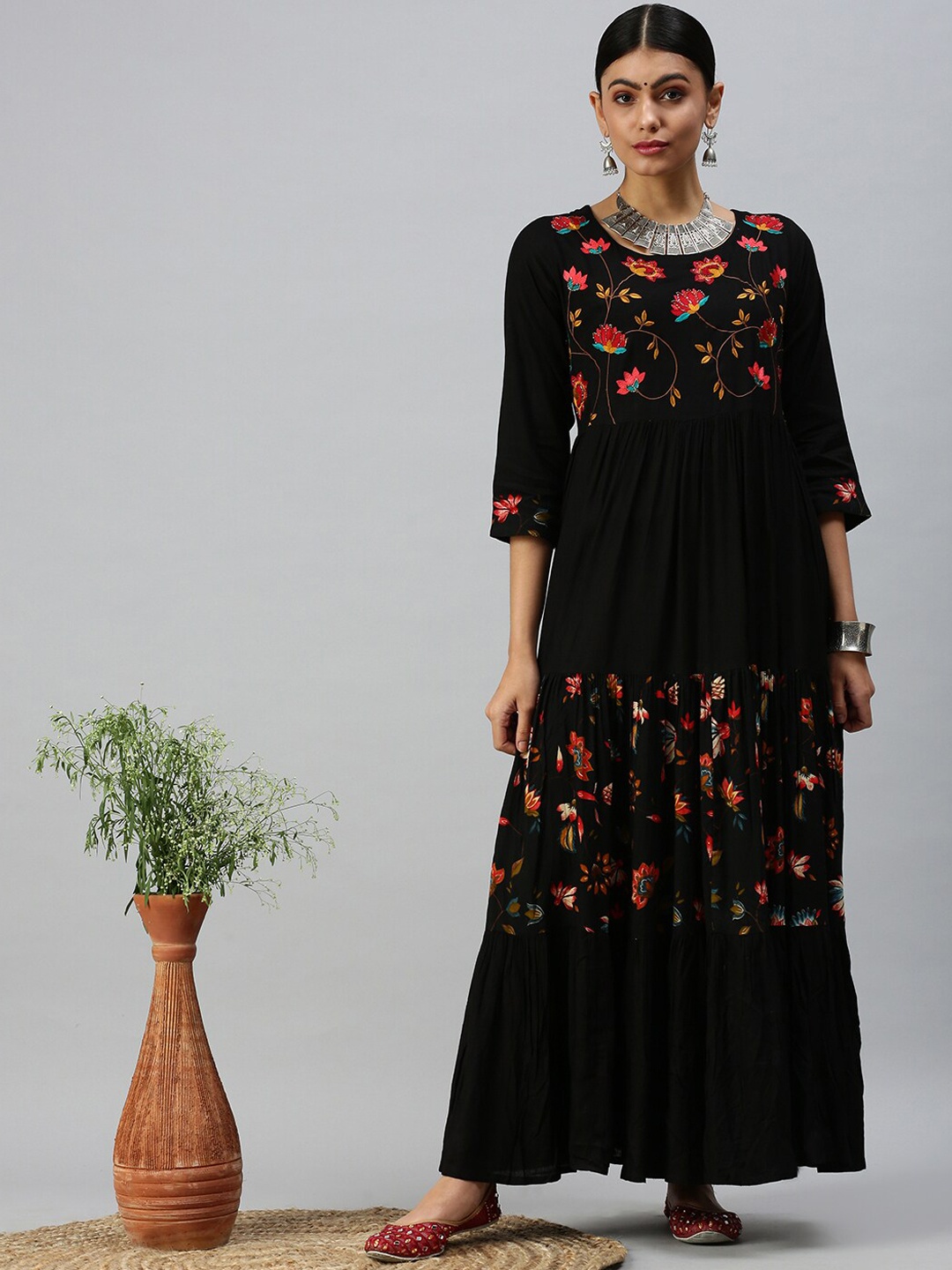 

SHOWOFF Women Black Embroidered Anarkali Kurta