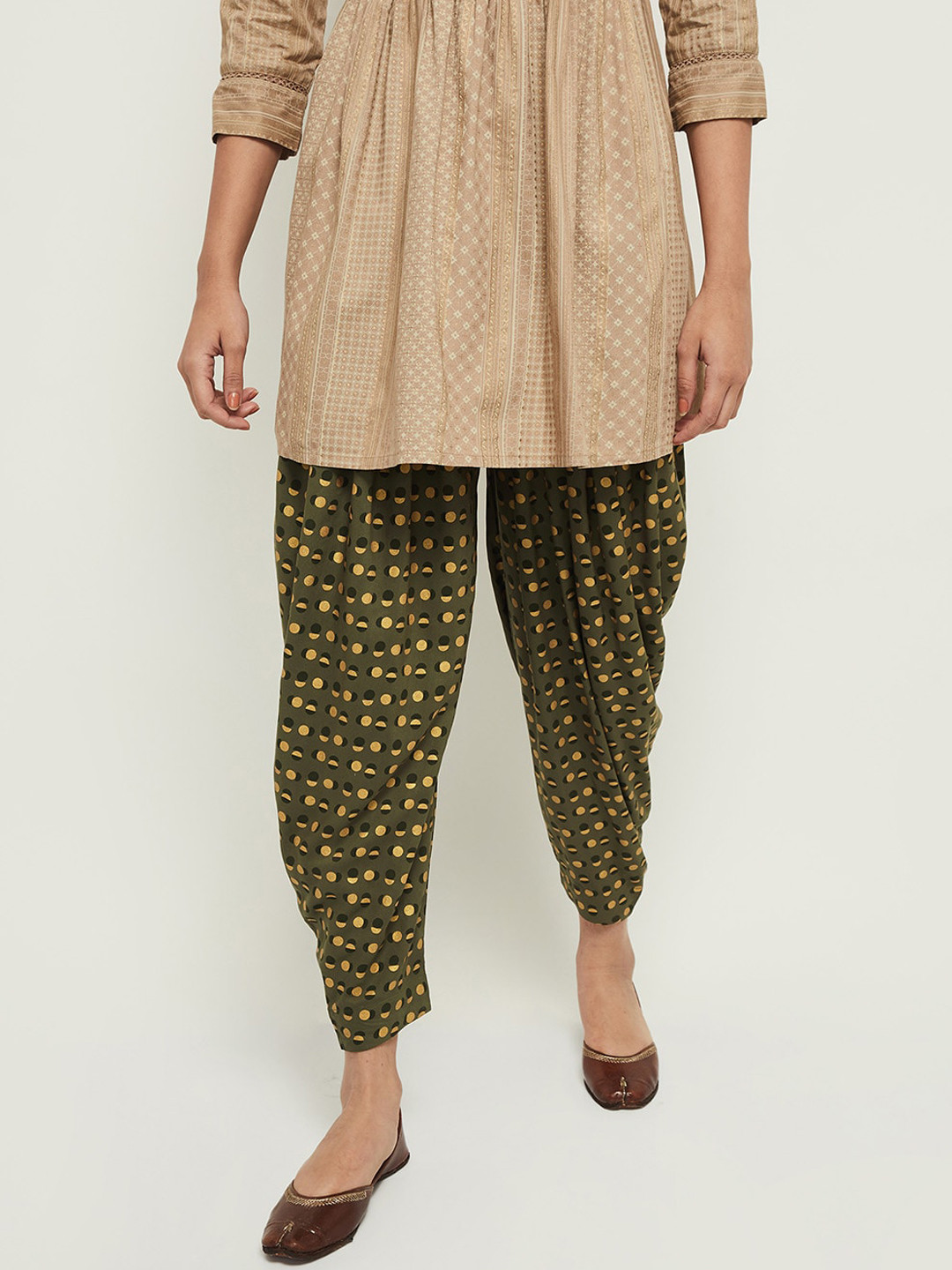 

max Women Green Printed Pleated Trousers