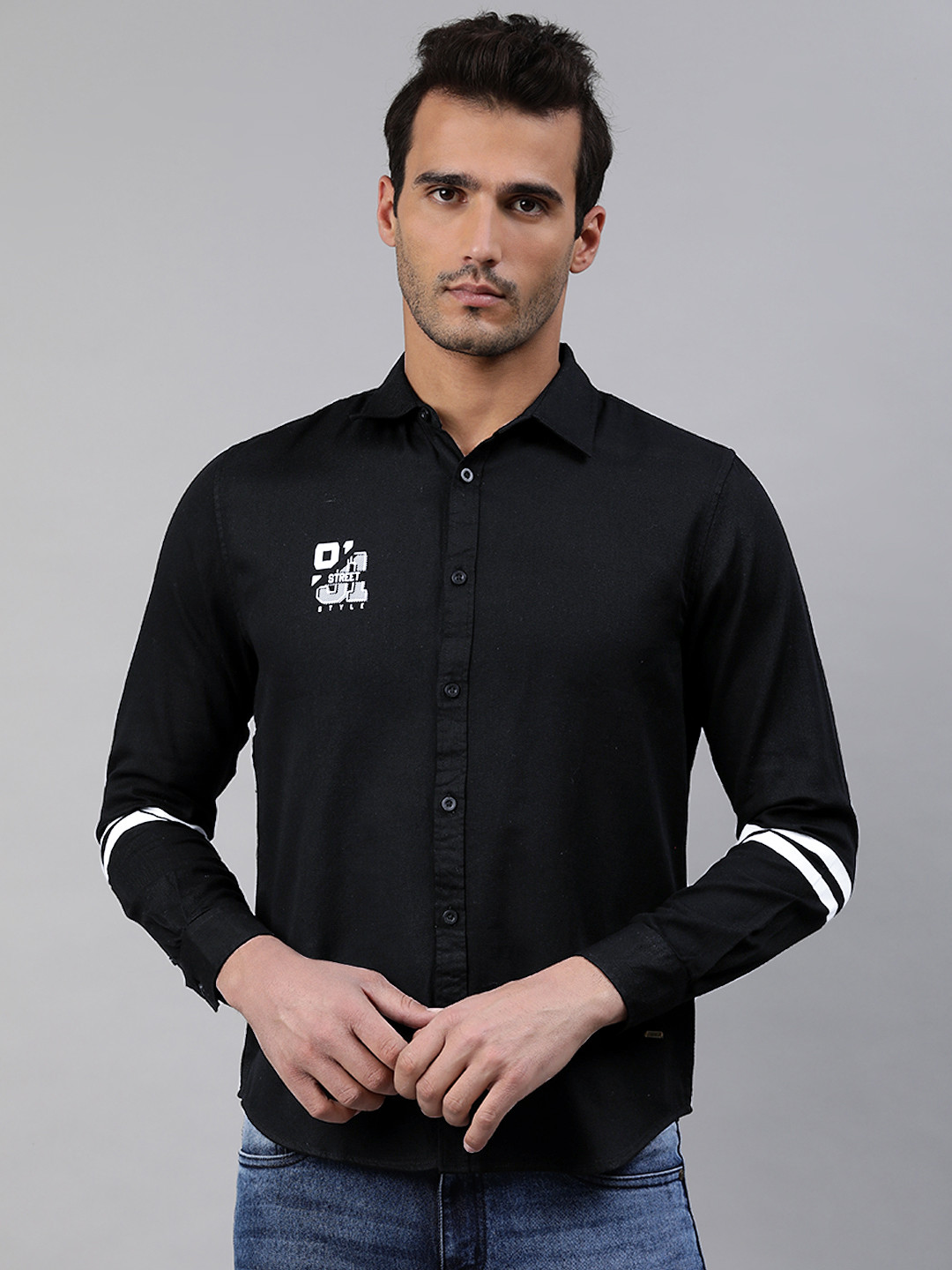 

abof Men Black & White Printed Pure Cotton Casual Shirt