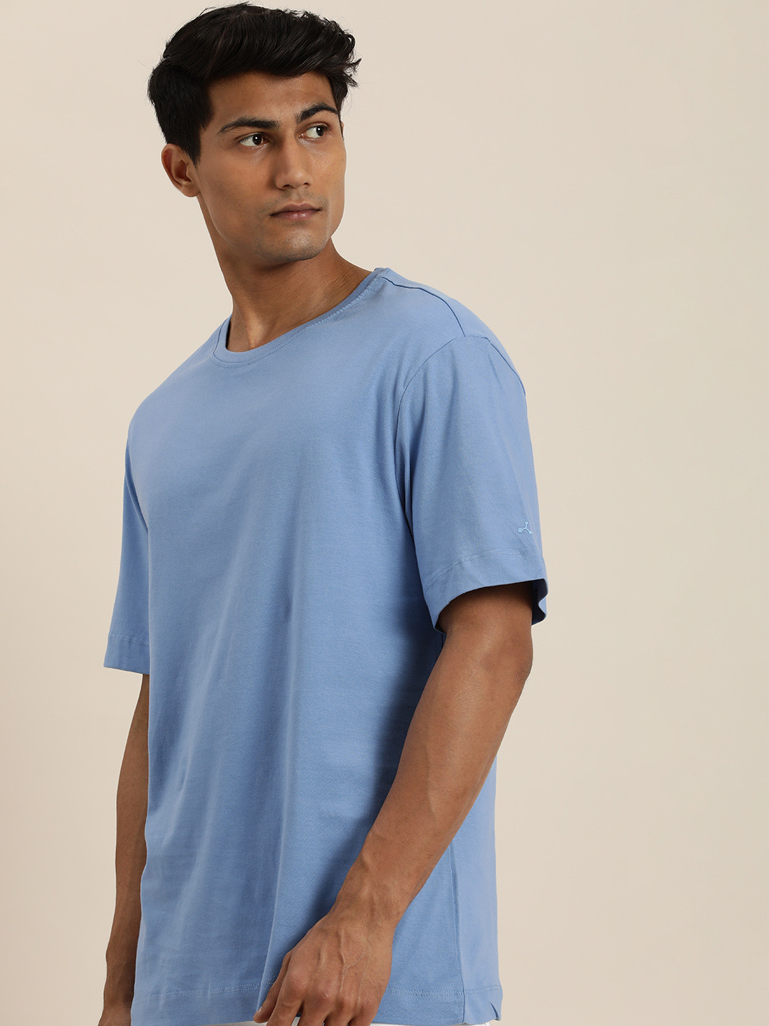 

ether Men Light Blue Solid Round Neck Pure Cotton Relaxed Fit T-shirt