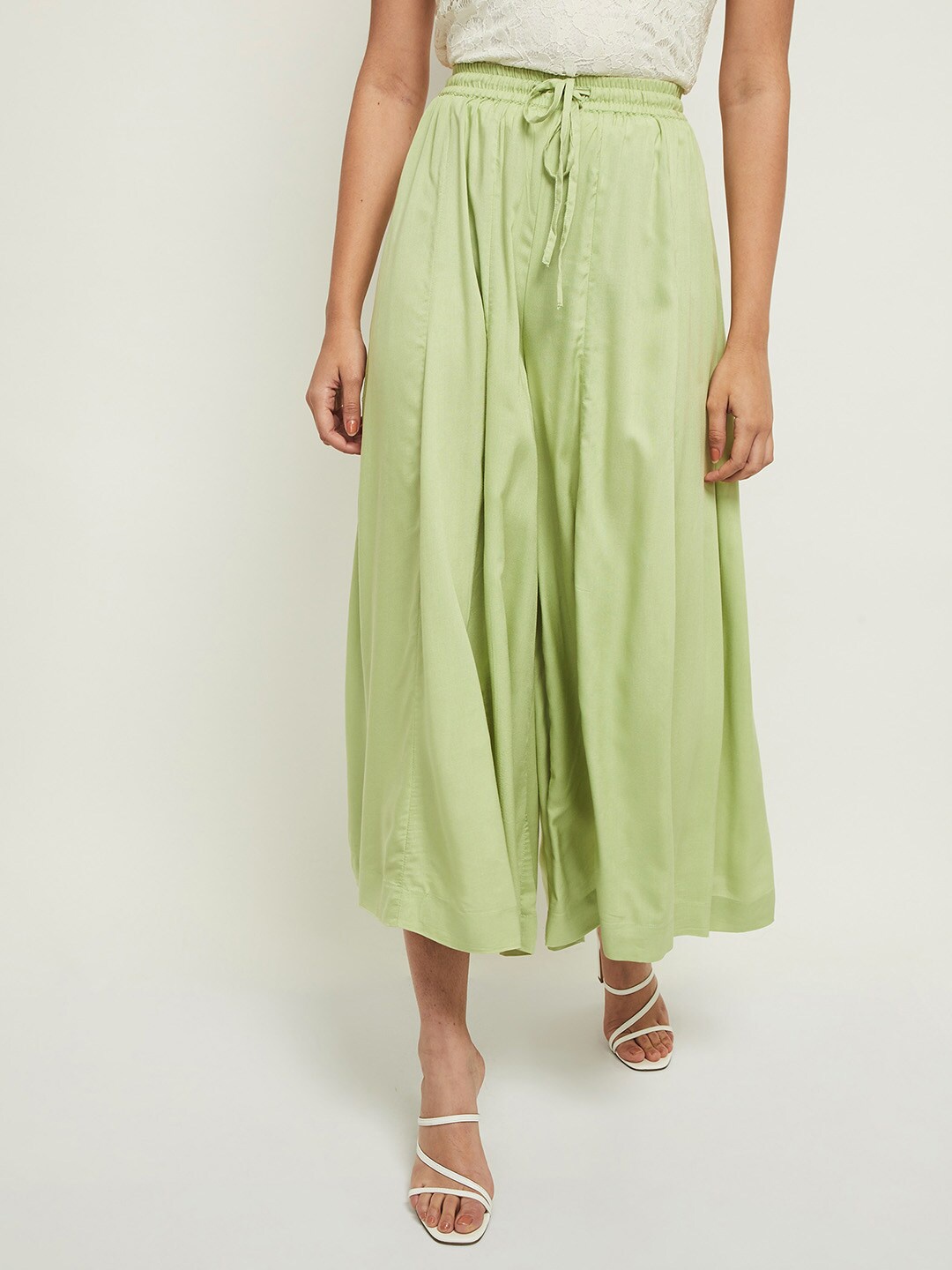 

max Women Green Solid Flared Fit Palazzo