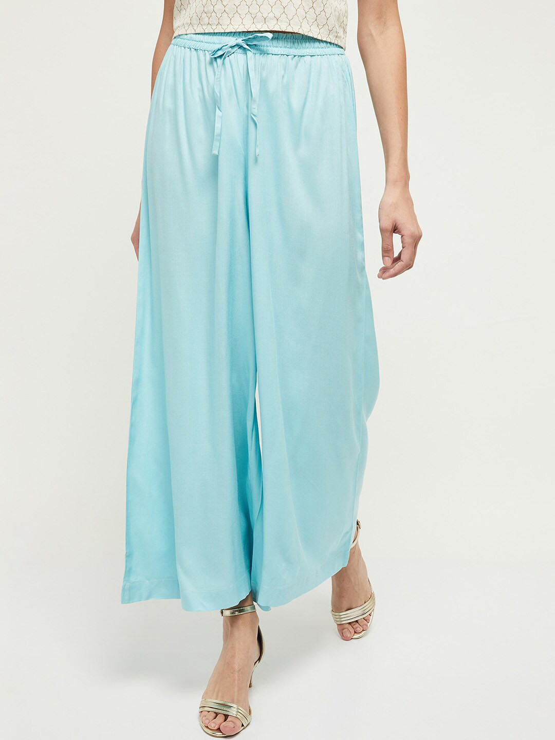 

max Women Blue Solid Flared Palazzos