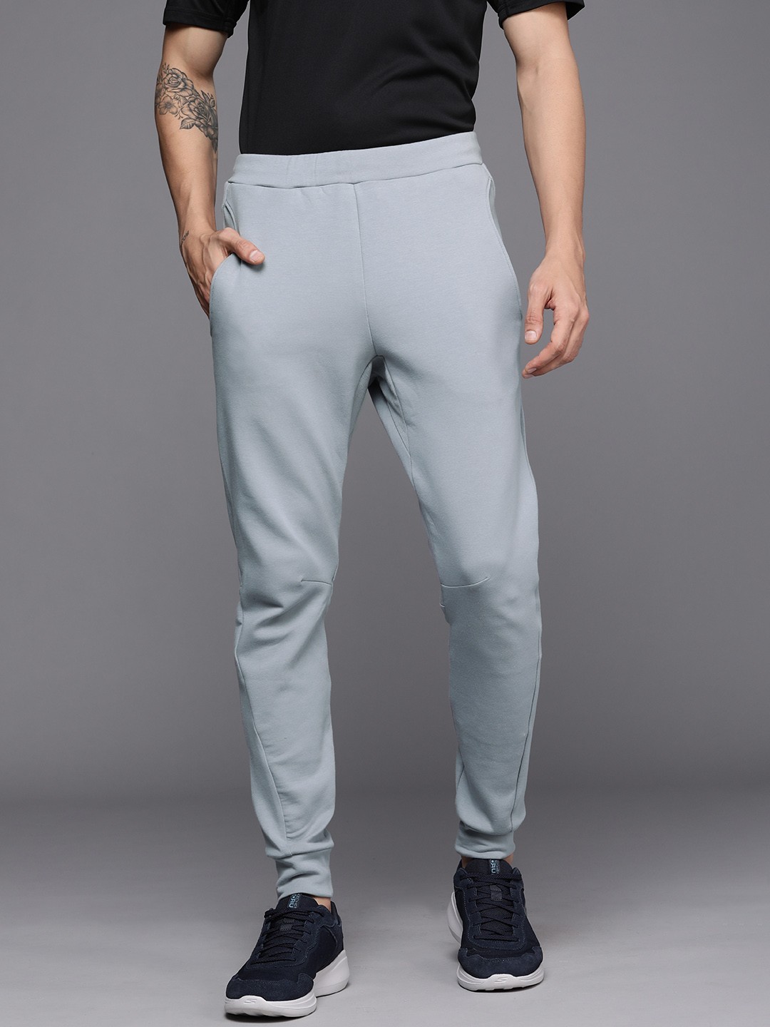 

ASICS Men Grey Solid Regular Fit Mid-Rise Mobility Knitted Tapered Joggers