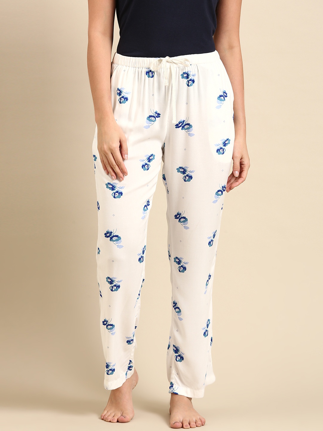 

Dreamz by Pantaloons Woman Off-White Floral Printed Lounge Pants