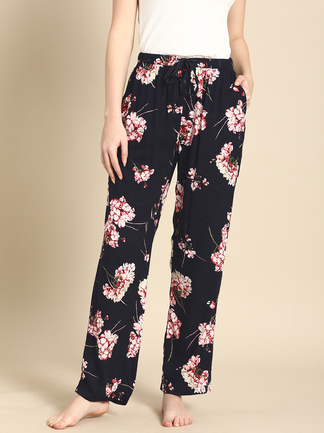 

Dreamz by Pantaloons Women Black Floral Printed Lounge Pants
