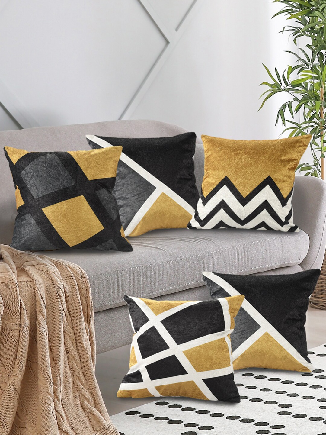 

AAZEEM Yellow & Black Set of 5 Geometric Velvet Square Cushion Covers