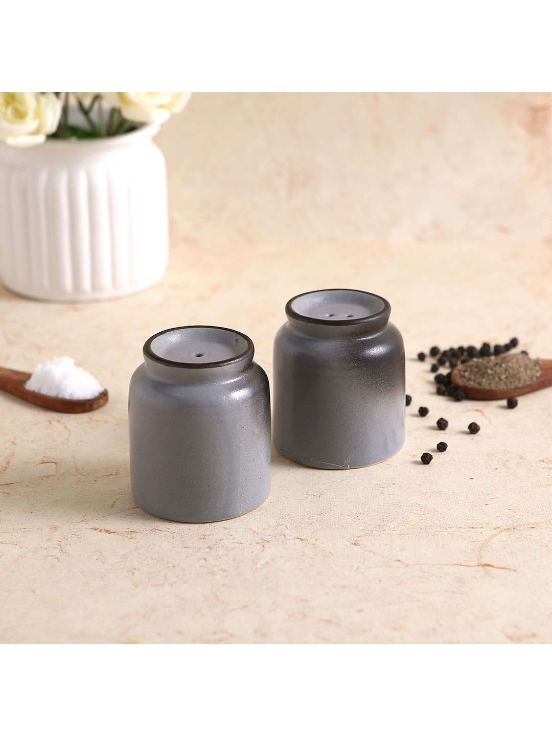 

Wonderchef Set of 2 Grey & Black Teramo Salt and Pepper Shakers