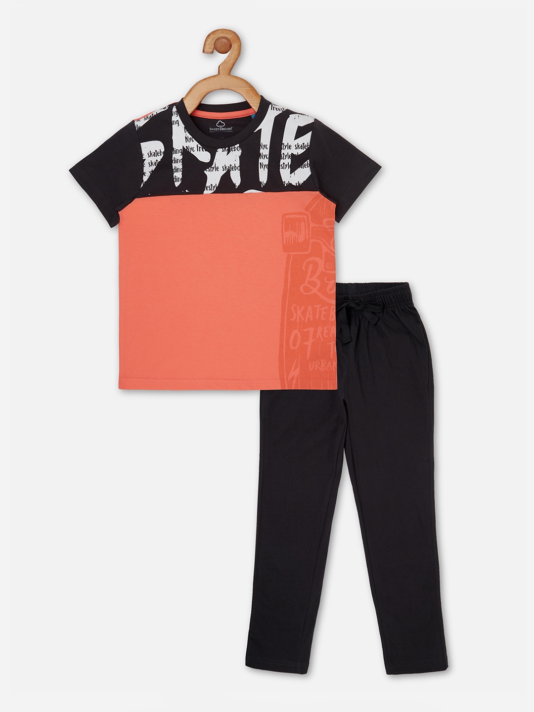 

Sweet Dreams Boys Peach-Coloured & Black Colourblocked Night Suit