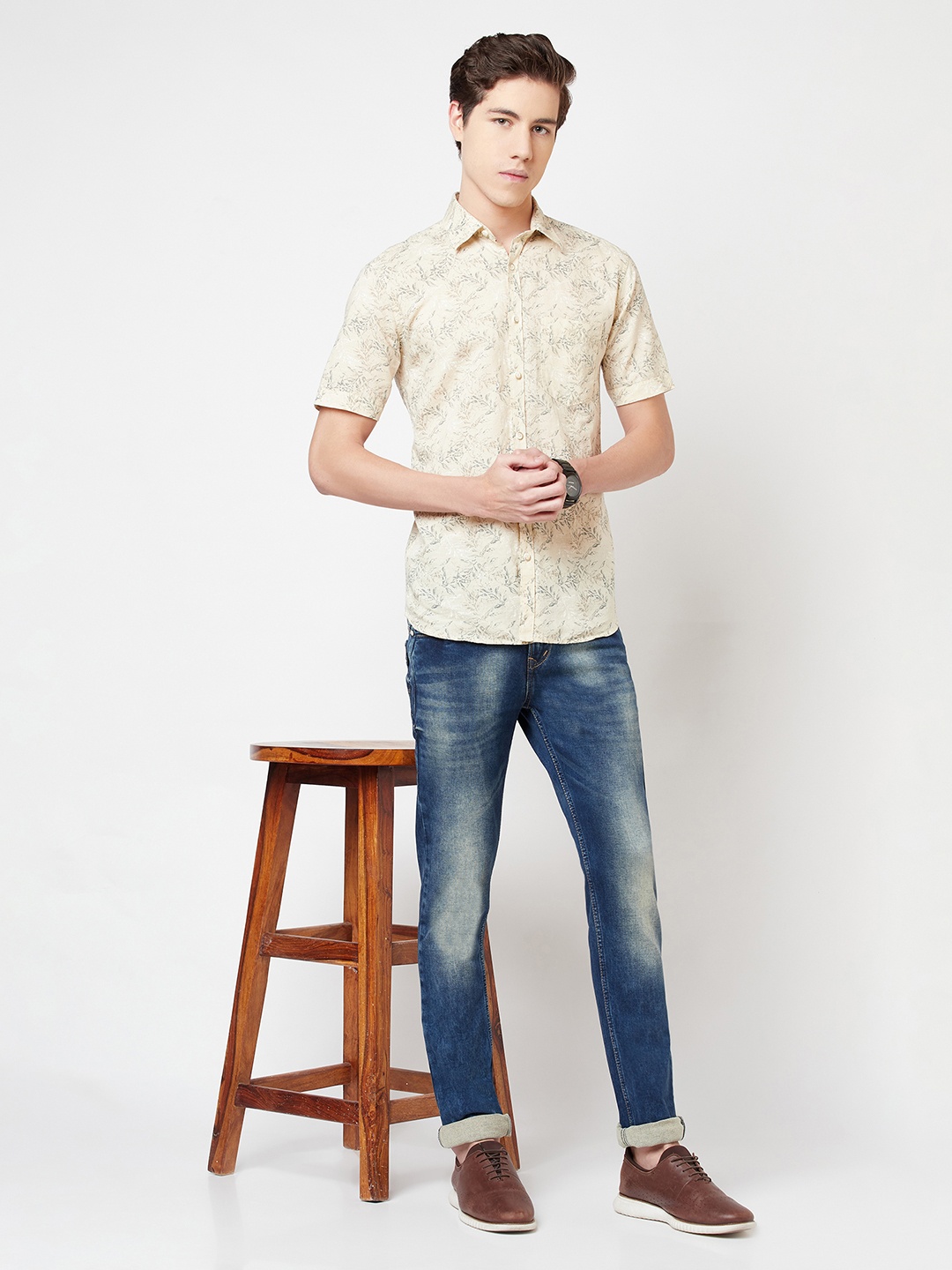 

Crimsoune Club Men Beige Slim Fit Floral Printed Linen Cotton Casual Shirt